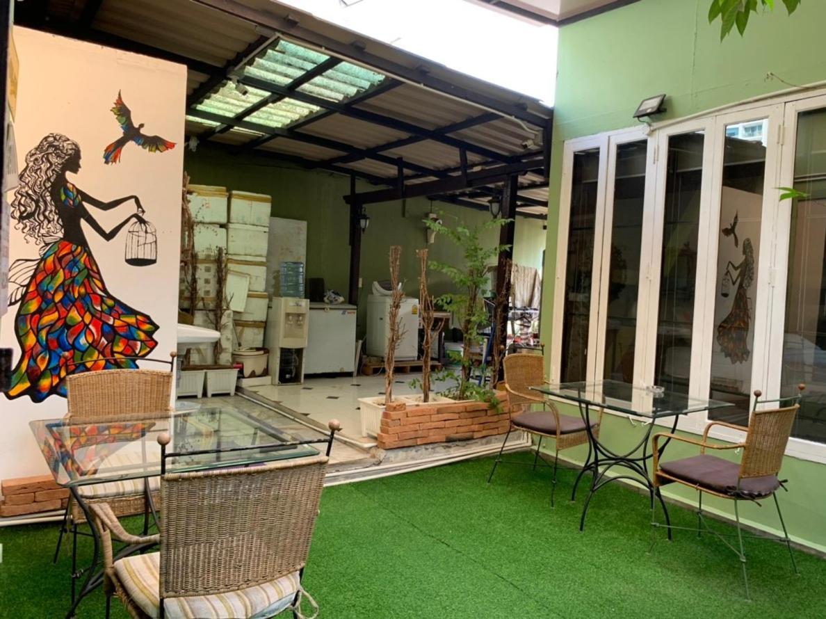 Bharani Hostel Bangkok Exterior foto